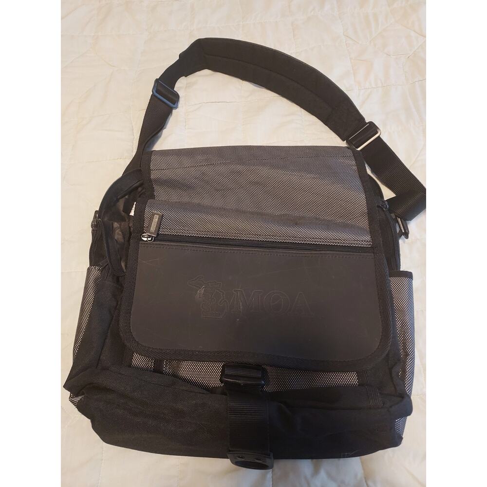 LEEDS brand messenger bag shoulder strap WELL MADE MOA logo with zipper GUC